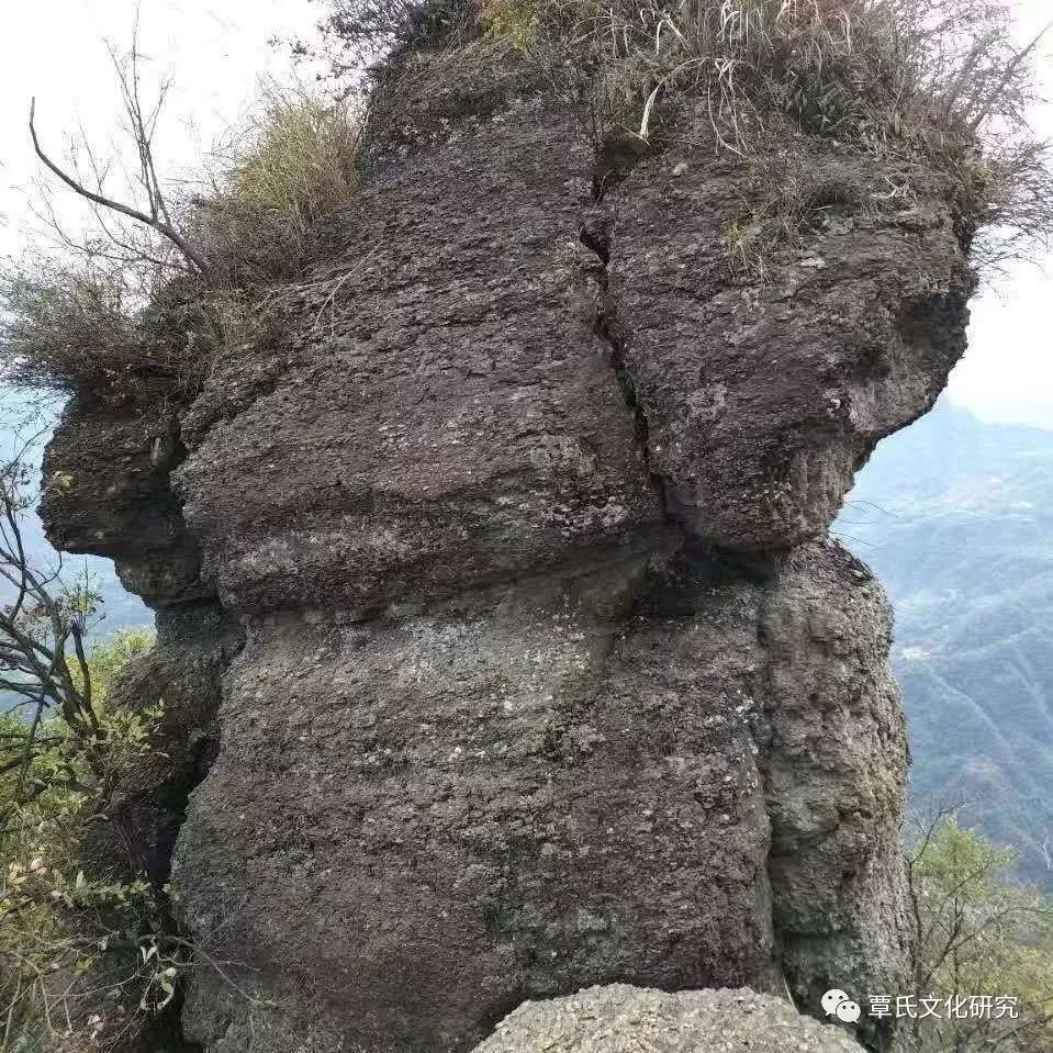 人头岩(石鹤·石慈山脉 人头岩山在横断山的东南面,雁池乡苏家铺的