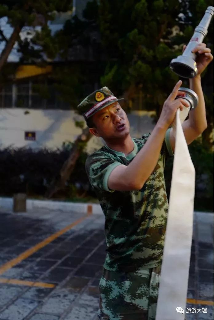 器材实操,此次培训特别邀请大理市应急救援大队的杨教官进行现场授课