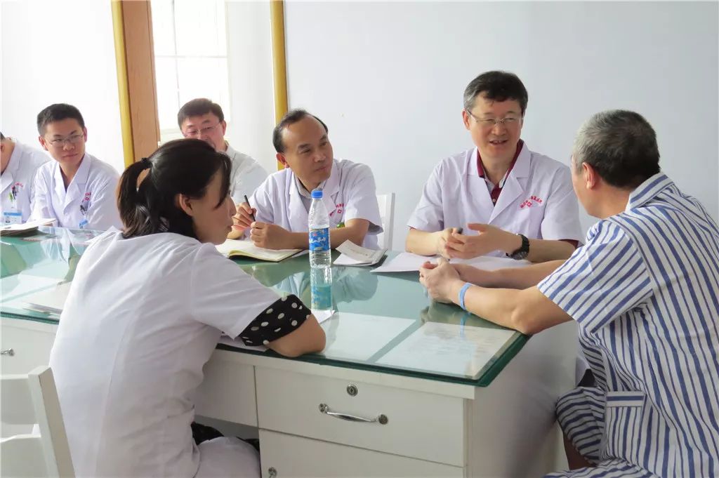 关注丨北大六院田成华教授到烟台市心理康复医院开展教学指导工作