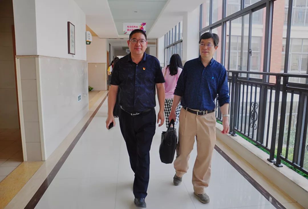 宁波大学小学教师素养和教育能力提升培训班来向阳小学学习交流