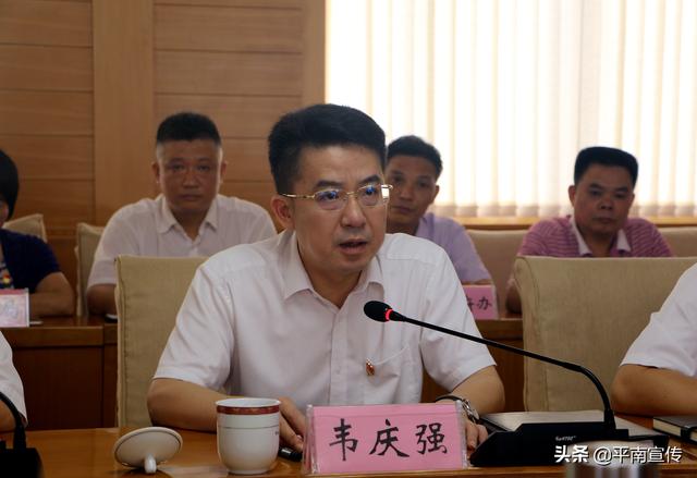 韦庆强在仪式上讲话县委书记韦庆强代表代表县委,县政府和全县人民向