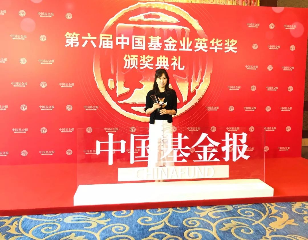 同样获评"最佳基金经理"张雪女士,2018年度其所管理的大摩强收益债券