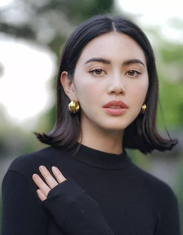 女生头发一定要黑长直?夏天这样剪美出新风格!_发型