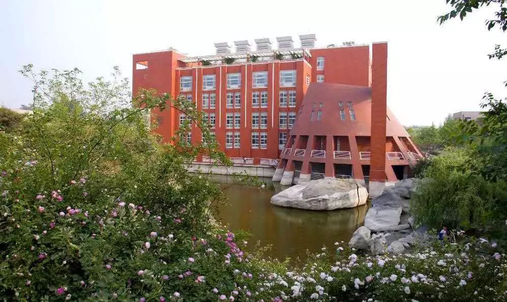 招生ii2019相约信电向美而行