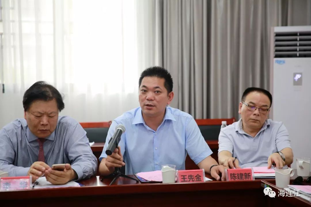 西班牙福建同乡会副会长王先金英国福建同乡会副会长池建忠来源:叶