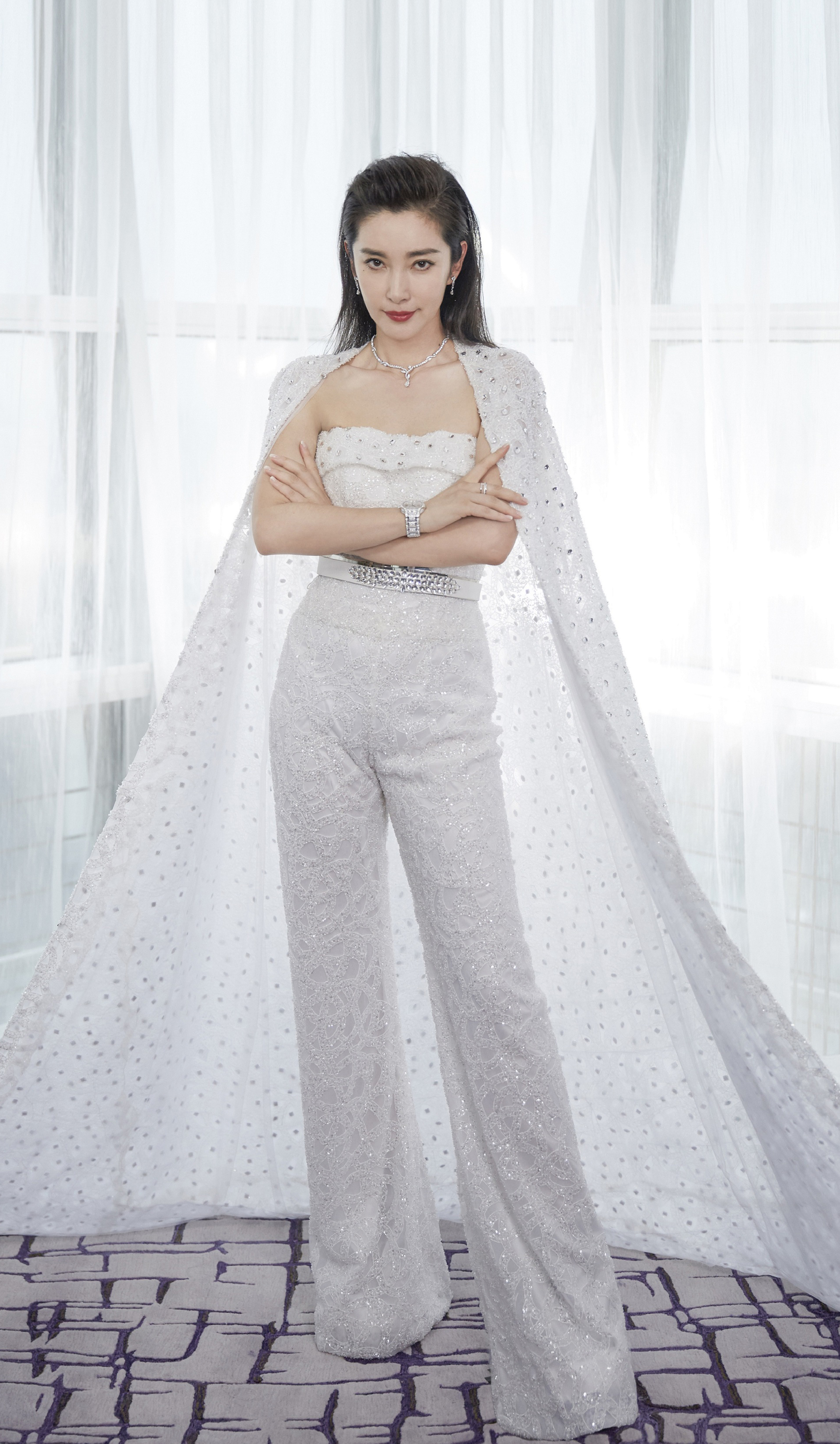 李冰冰活动宣传美图,一身纯白系穿搭靓丽动人