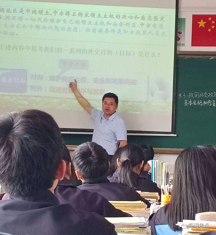 孟立军,临湘五中副校长,中学物理高级教师.