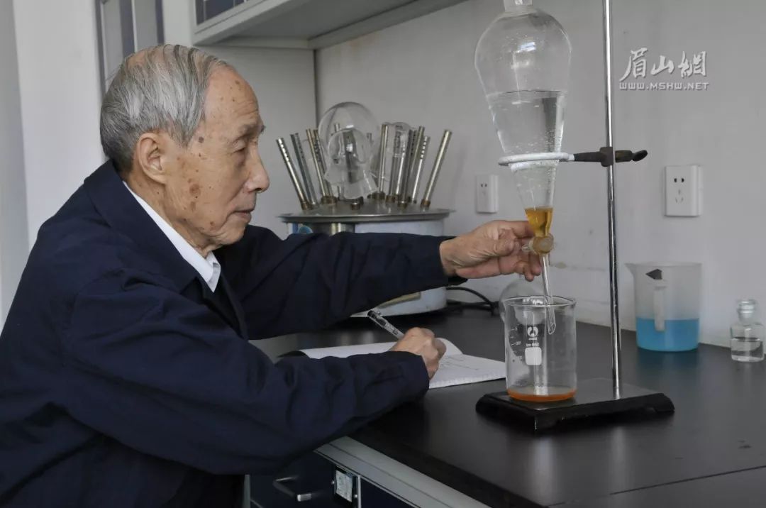 这位眉山老爷子,让中国火箭飞的更快,鱼雷射的更远!_李俊贤
