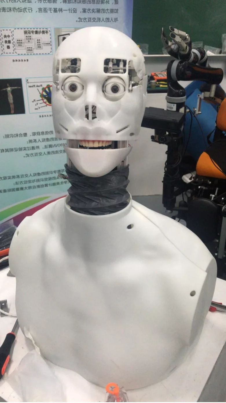 6月21日创交会多模态极类人自主情感交互机器人粤港澳大湾区科技成果