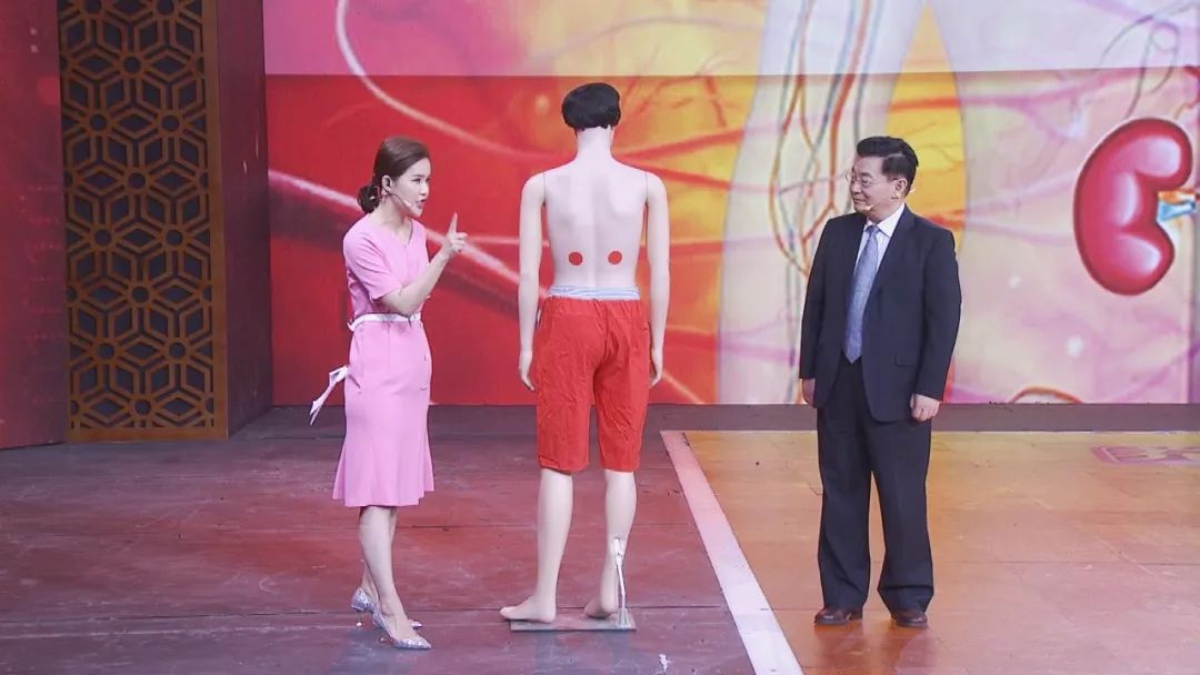 如果肾区出现叩击痛,说明你的肾已经出现了问题,而当abcd四个常见症状