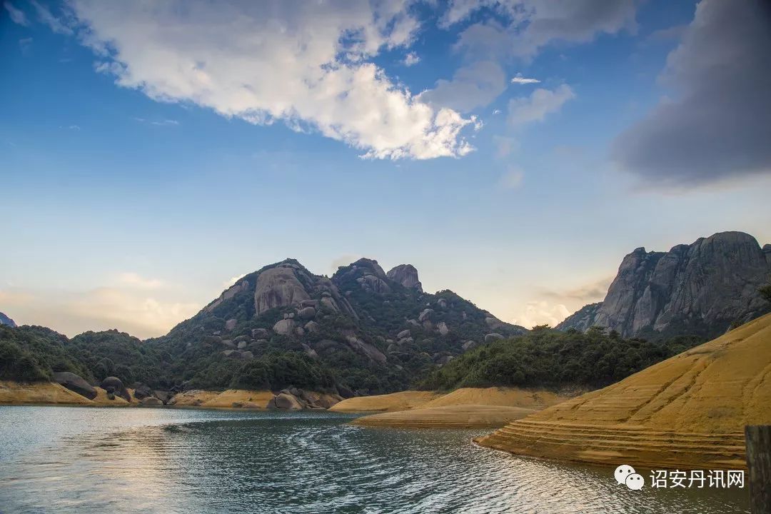 诏安传说乌山上的画眉石与龟石