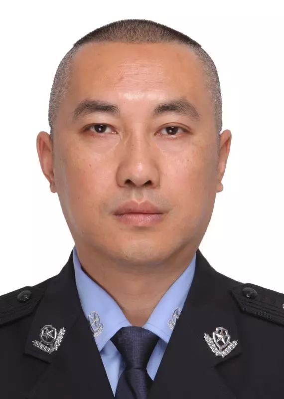 男,1971年9月9日出生,2015年10月参加辅警工作,现就职于桂林市公安局 
