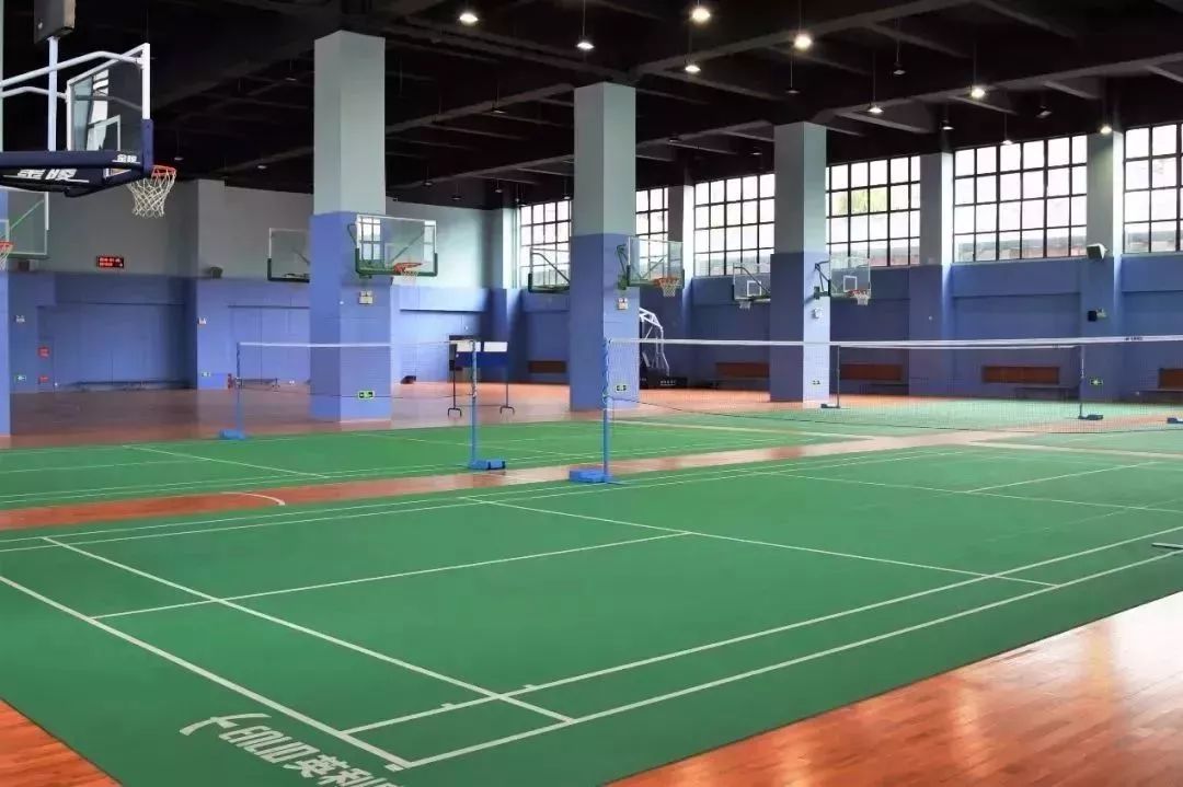羽毛球场