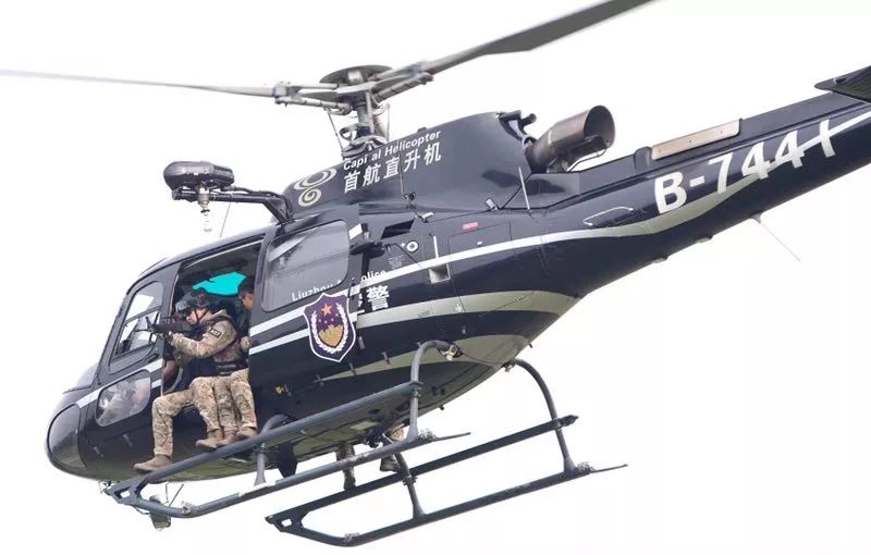 警员将作为教官和各专业警种民警传授搭载直升飞机开展警务工作的各项