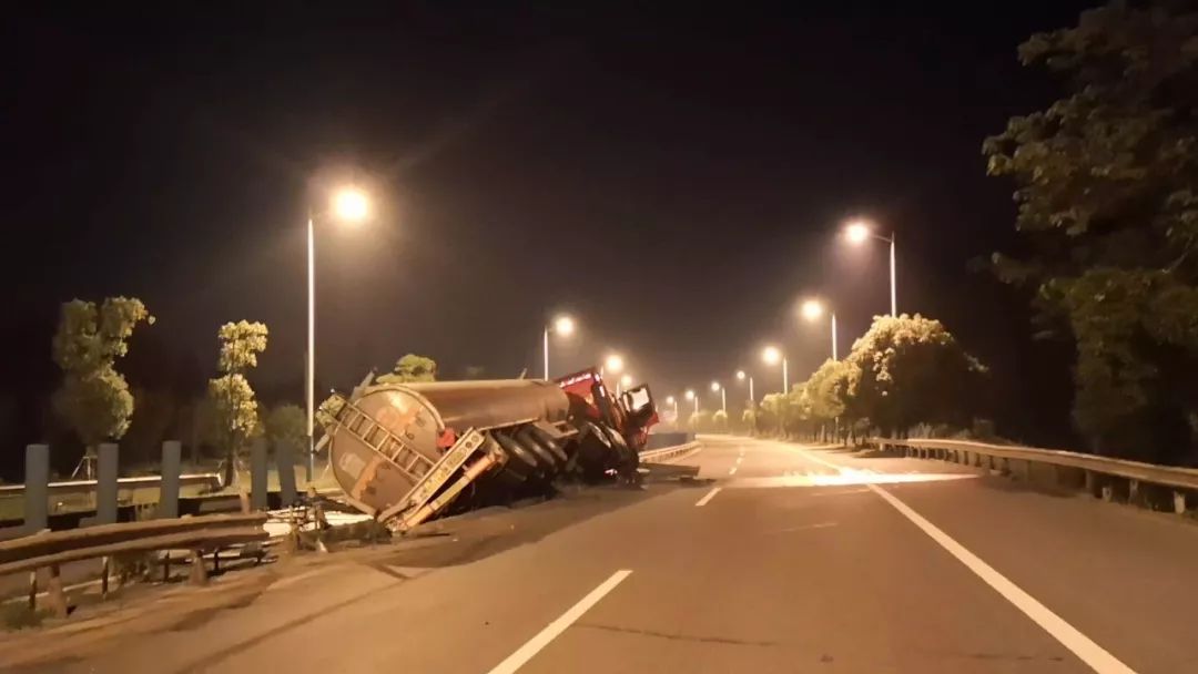 仪征两起交通事故夜间驾驶风险比白天大