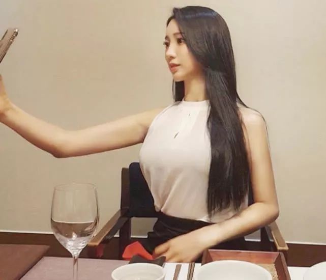 韩国健身模特撞脸佟丽娅,32岁还是单身,择偶标准肌肉男_研娜