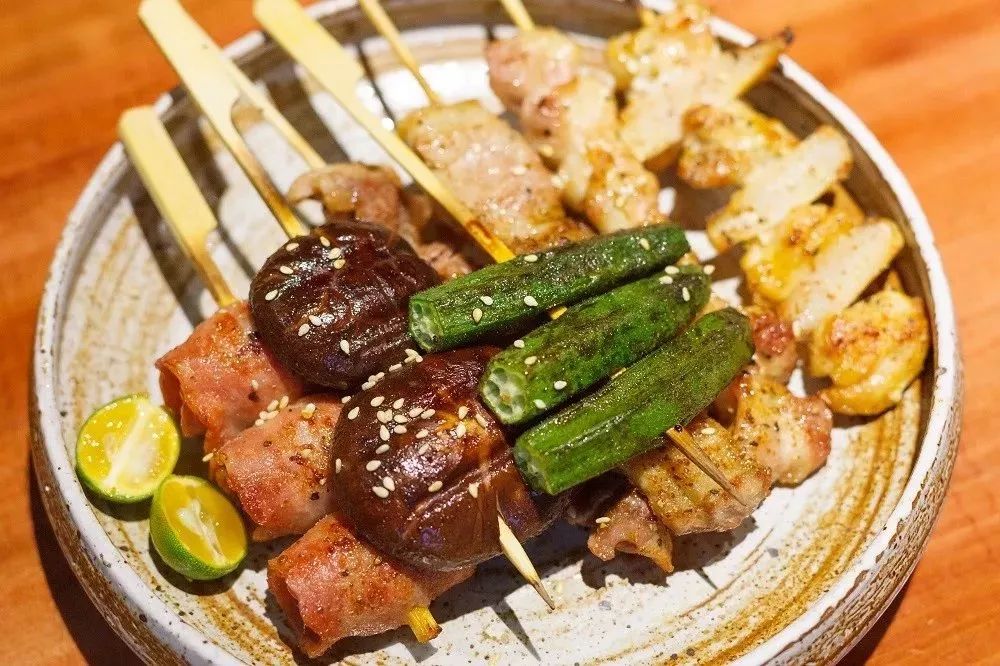 日式夜宵霸王餐来了清酒小龙虾鱼子酱鹅肝手握蛋黄鲜虾煎饺