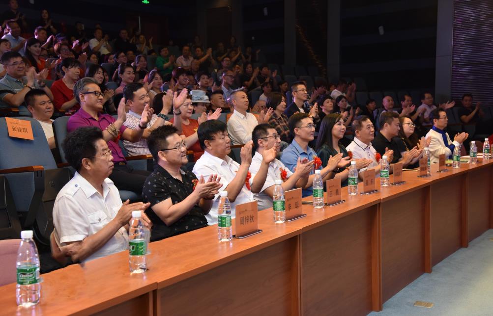 刘冠军,巨隆生物科技有限公司总经理李浩萱,北京蒙域医学研究院院长王