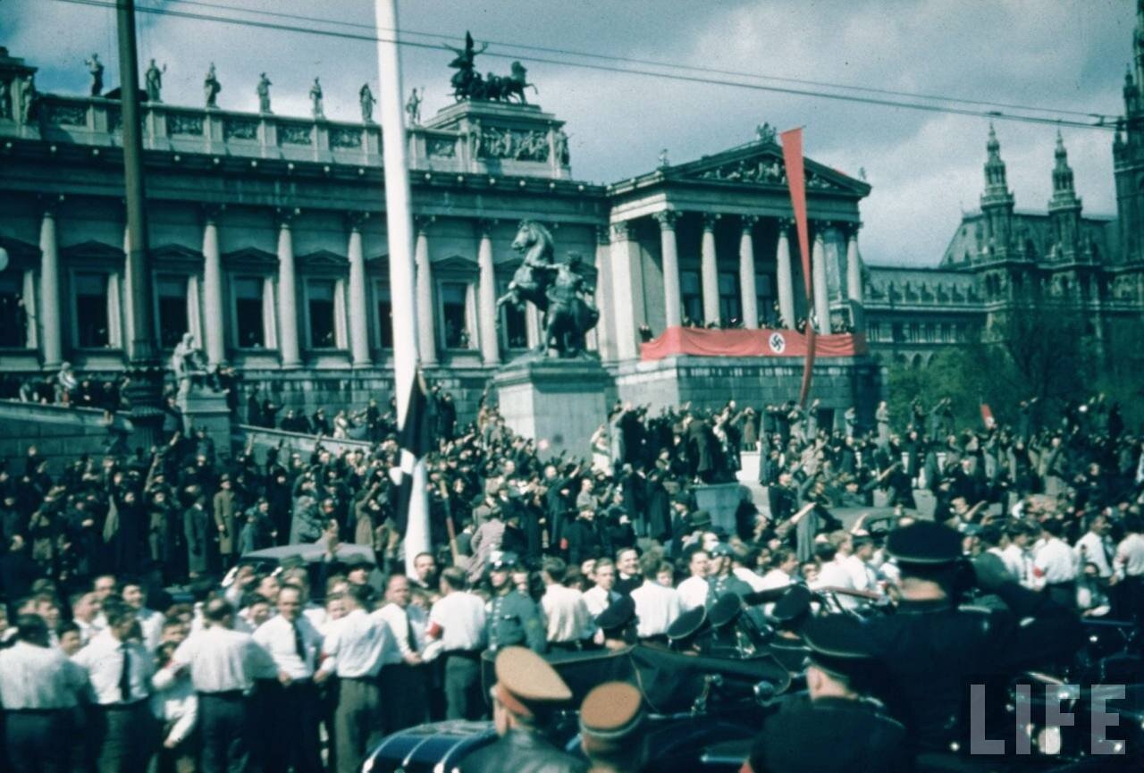 原创纳粹德国吞并奥地利希特勒衣锦还乡维也纳人热烈欢迎