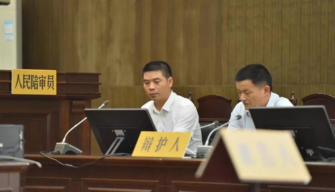 重庆男子"杀害狱警,刺伤法官"案一审宣判_曾川