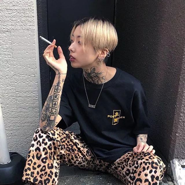 花臂女孩不知道你有多可爱