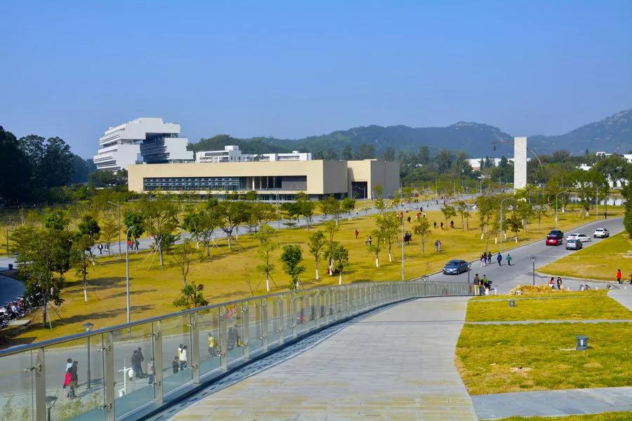 退休后的李嘉诚再发大利是汕头大学本科四年免费读孩子要读大学的快来