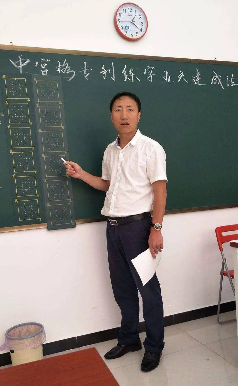 中宫格创始人王学臣老师亲自颁奖暑期班小学员合影小学员字体获学校
