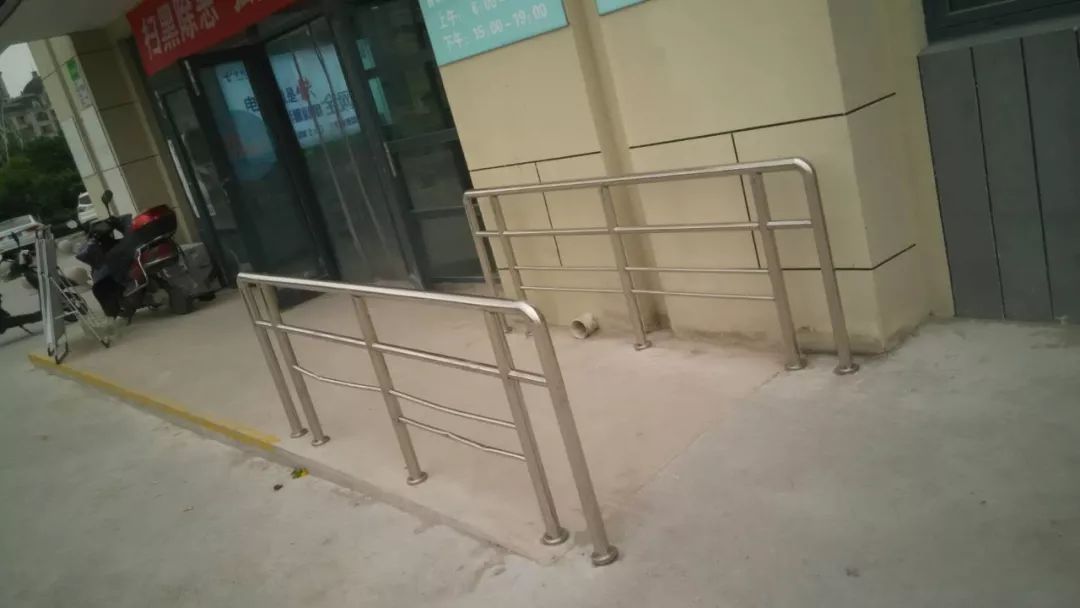 菜市场缺少无障碍设施,相关部门如何回应?