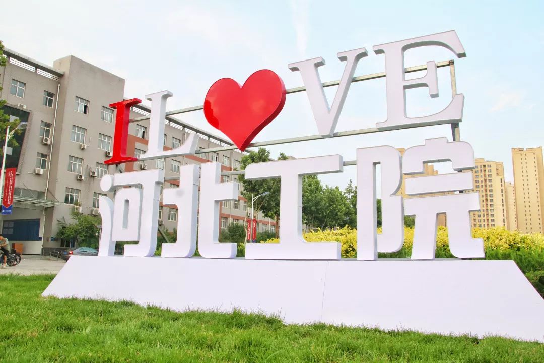 46,整理几年来拍过的照片,发过的朋友圈,静静地回忆整个大学时光47