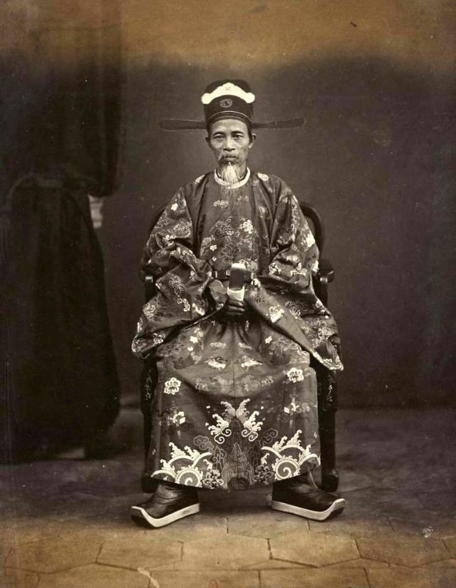 19世纪末越南肖像老照片,大多数人表情僵硬