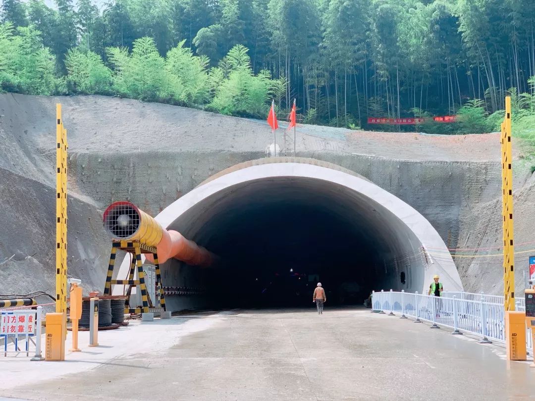 宜南山区首条高速公路将于2020年年底建成!_隧道