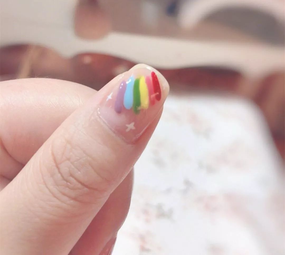 治愈系彩虹美甲少女心爆棚
