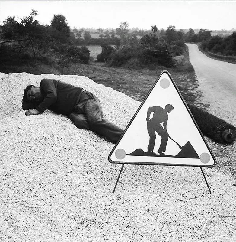 哈哈哈哈70年前的这些照片比你我都幽默