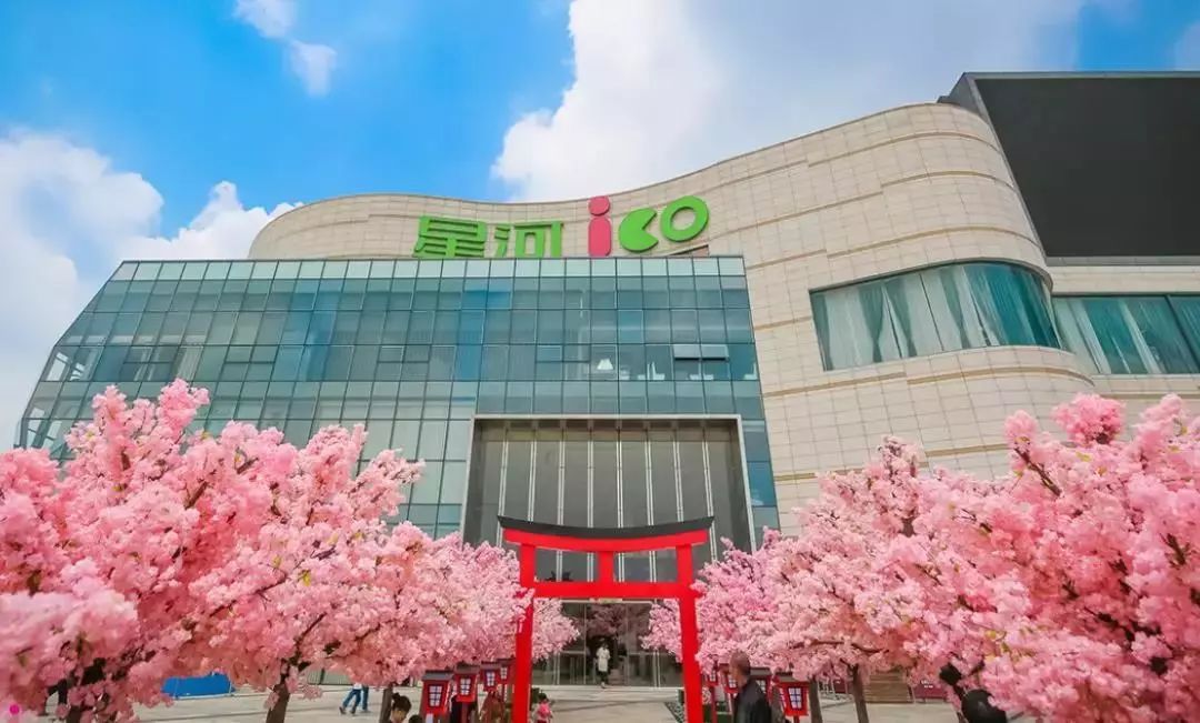 18日晚间,有媒体从龙华警方获悉,龙华ico购物中心优衣库偷拍案嫌疑人