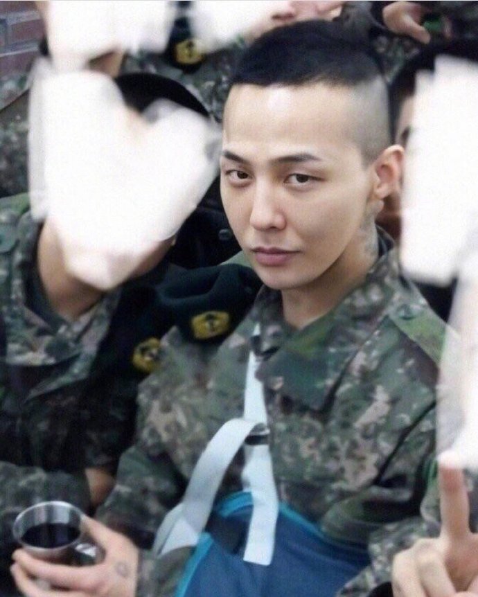 权志龙入伍军人装合集分享这么帅气的兵哥哥去哪里找55军队里的小可爱