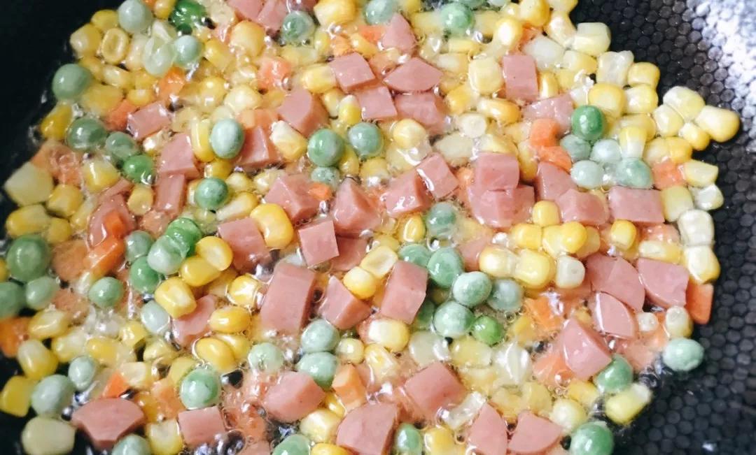 五彩蛋炒饭的做法既有菜又有饭简单快手十分钟搞定