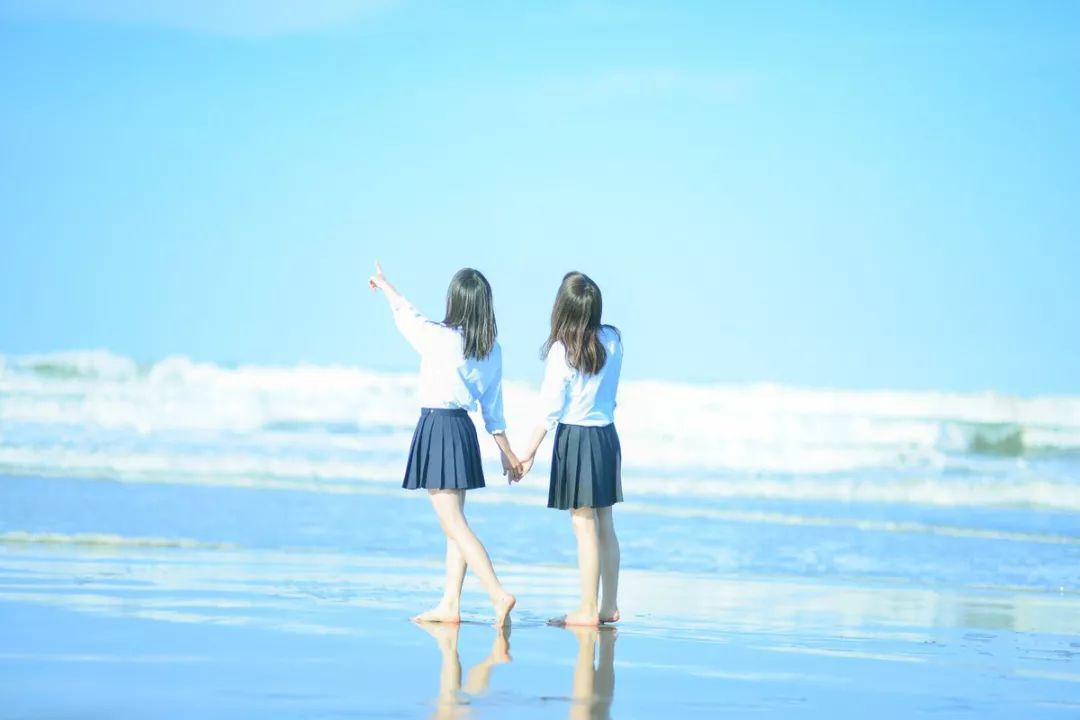 日本ol利用业余时间拍百合写真走红女孩子们永远美丽又细腻