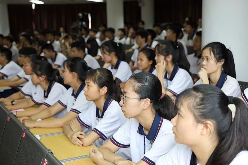 潮阳城郊中学,聚集了1000多人..._欺凌