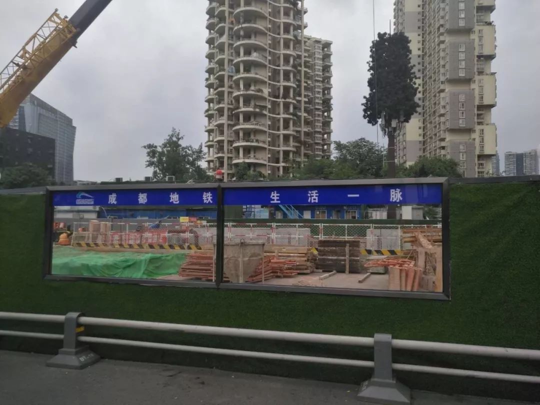强化社会监督,提升管理水平——成都地铁施工现场试点透明围挡