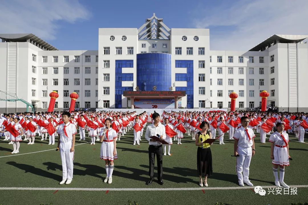 【影像】快进来看看,六月的乌市五中校园,因何异彩纷呈……_乌兰浩特