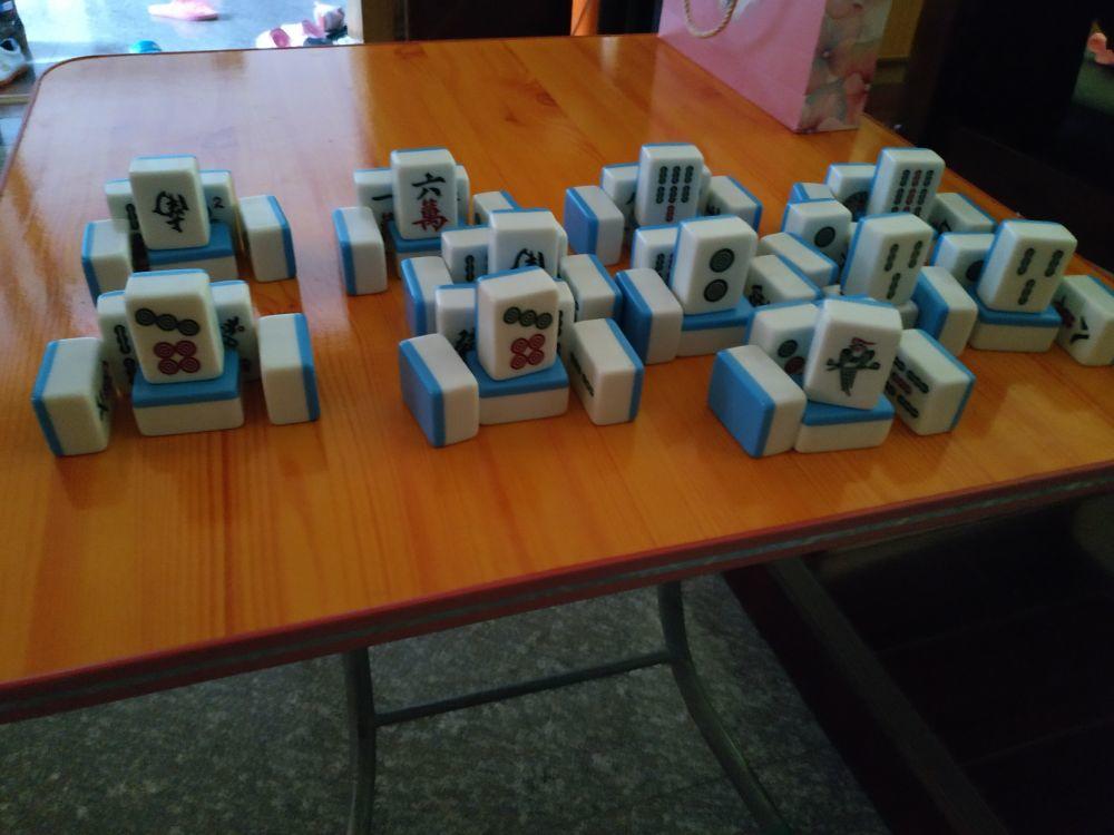 师 kristina makeeva(ig:hobopeeba) 睡前宝宝用麻将搭积木没太在意