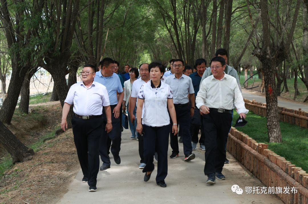 布仁其木格调研督导投资项目一站式服务中心城川红色拓展基地建设等