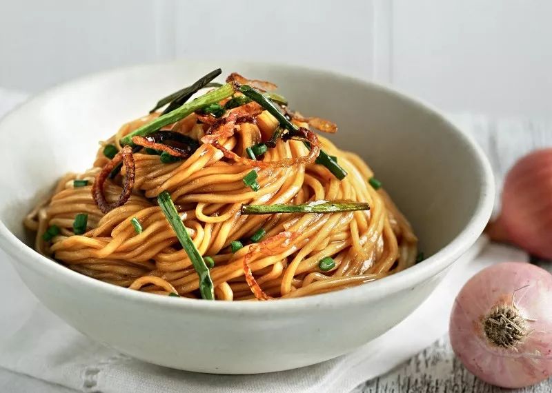 吃过夏至面一天短一线夏至是二十四节气中第一个被确定的节气.