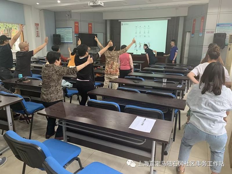 动态告别颈肩疼痛颈脊有条新生活石冈社区开展运动康复讲座