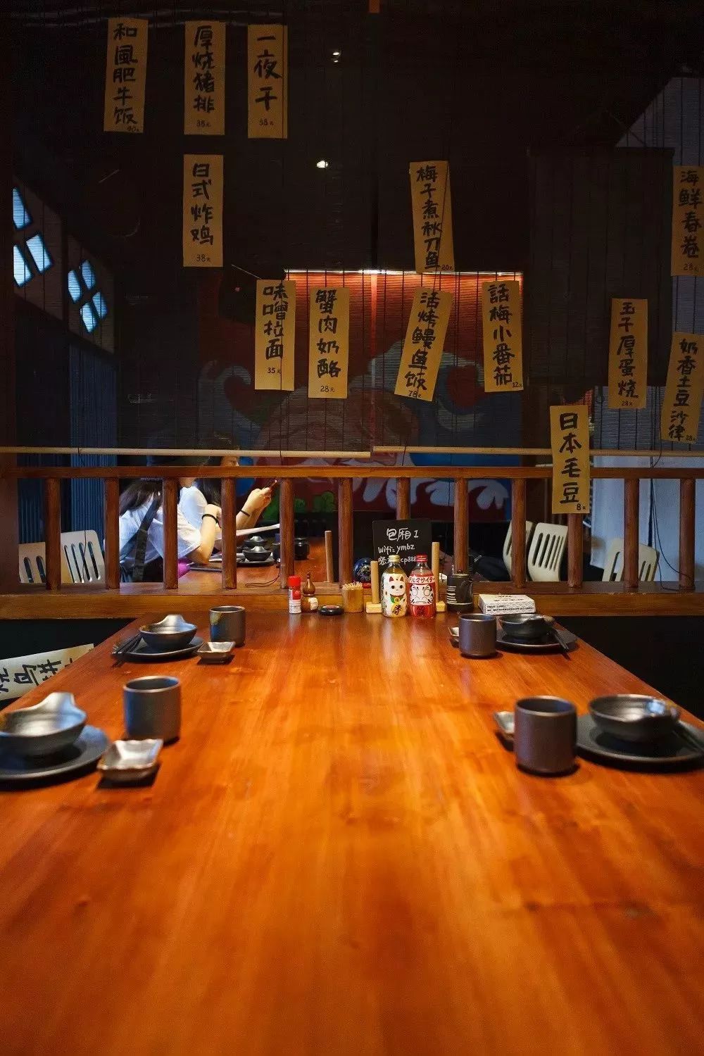 日式夜宵霸王餐来了清酒小龙虾鱼子酱鹅肝手握蛋黄鲜虾煎饺