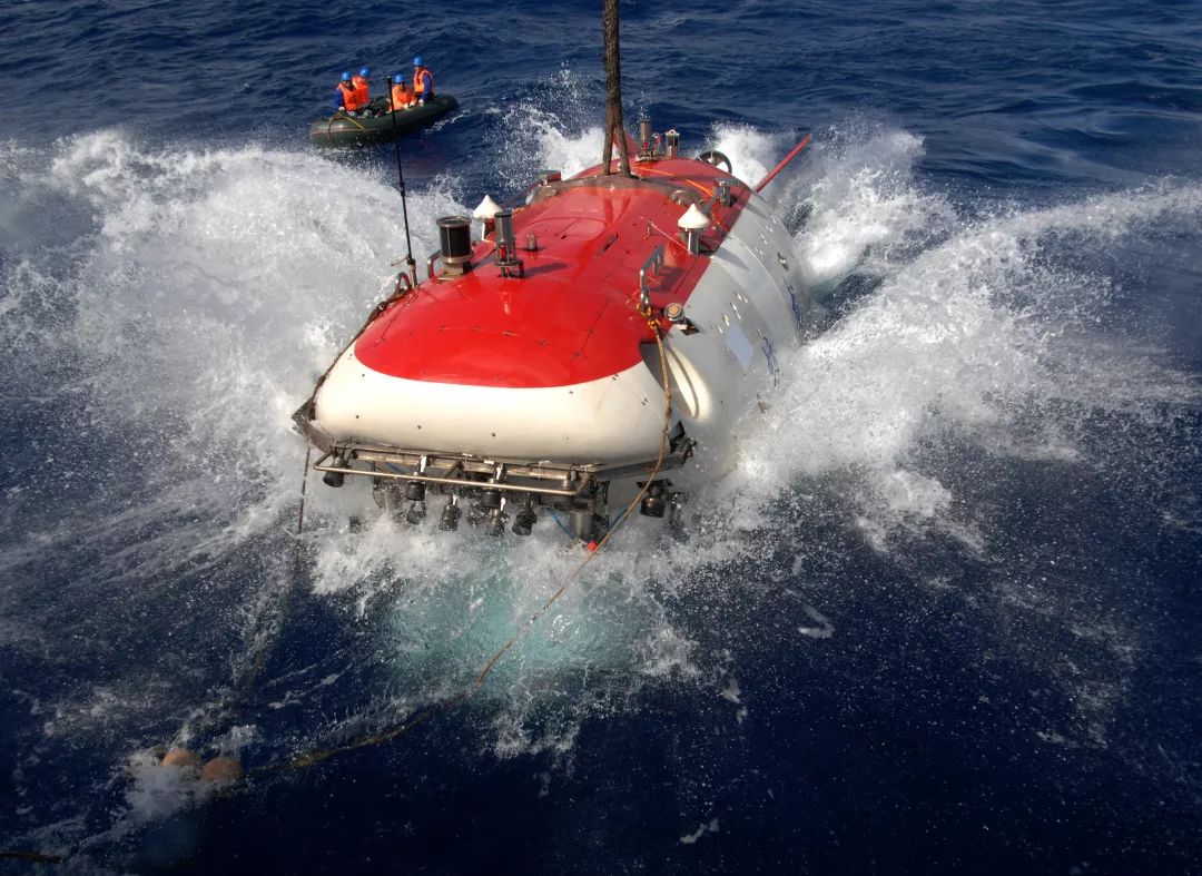 从1405年的明朝郑和七次下西洋的壮举,到1484年哥伦布远航发现了北