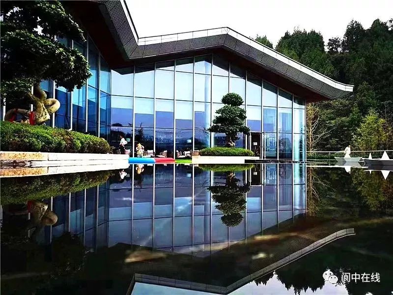 慢慢搭建成型随着活动即将开启你将在山湖语体验极致的"梦幻之旅"