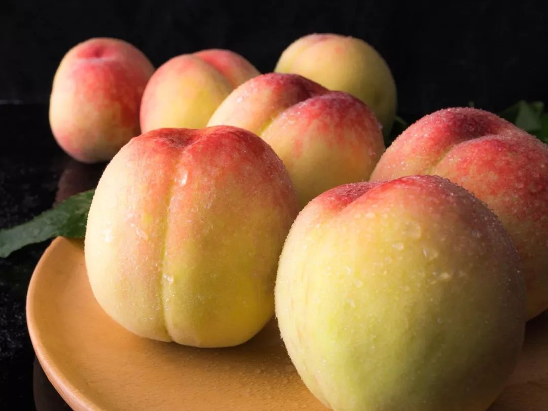 因为水润娇嫩,纯甜多汁的"果中皇后"——阳山水蜜桃陆续上市了!