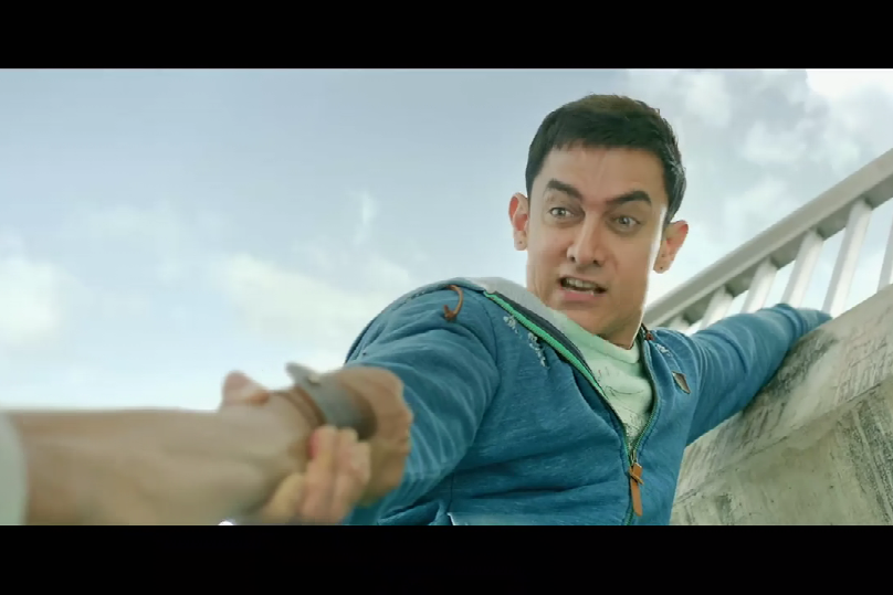 幻影车神3阿米尔汗兄弟一起跳下了大坝