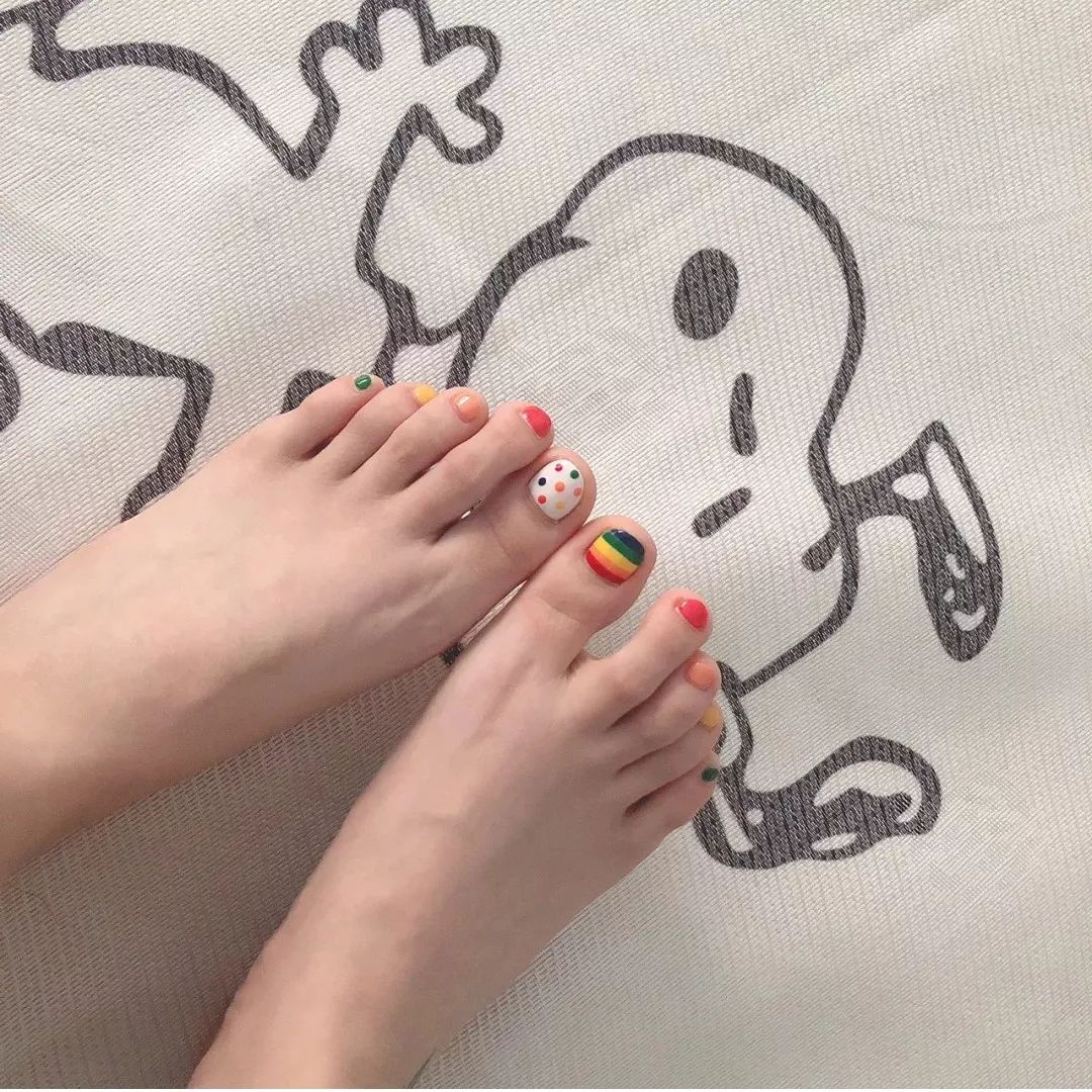 治愈系彩虹美甲少女心爆棚